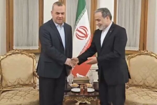 تاکید عراقچی بر حمایت همه‌جانبه ایران از مردم لبنان در دفاع از تمامیت سرزمینی