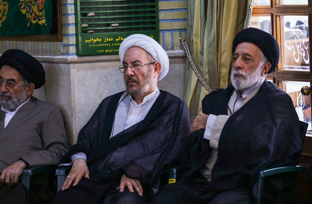 برادر رهبر انقلاب پای سخنرانی این روحانی منتقد نشست + تصاویر