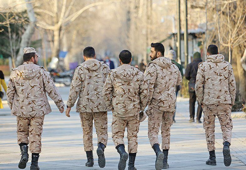 مدت زمان سربازی کم نمی‌شود؛ سربازان باید ۱۴ ماه تمام خدمت کنند
