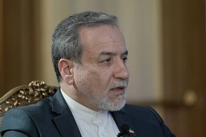 عراقچی: تبیین مواضع برحق ملت ایران از سوی نمایندگی‌های خارج از کشور ضروری است