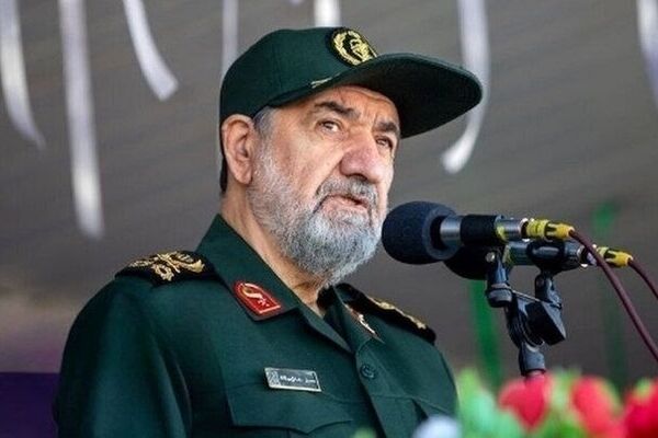 دبیر شورای عالی امنیت ملی: امروز مهم‌ترین سرمایه امنیت ملی ایران، در کنار قدرت نظامی و ظرفیت‌های اقتصادی و دیپلماتیک، ملتی است که در لحظه خطر، به چیزی جز میهن نمی‌اندیشد 