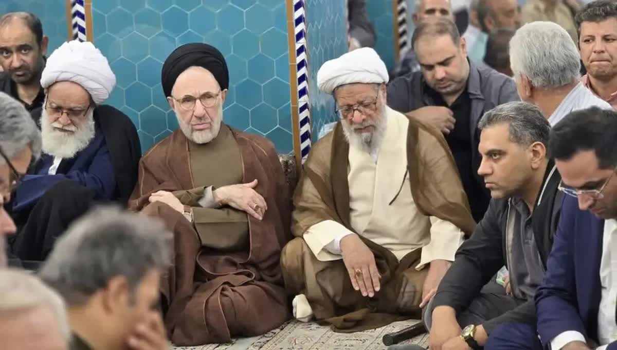 مراسم تشییع خواهر سید محمد خاتمی در اردکان یزد برگزار شد