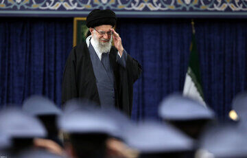 پوشش خاص و متفاوت مهمان رهبری + عکس