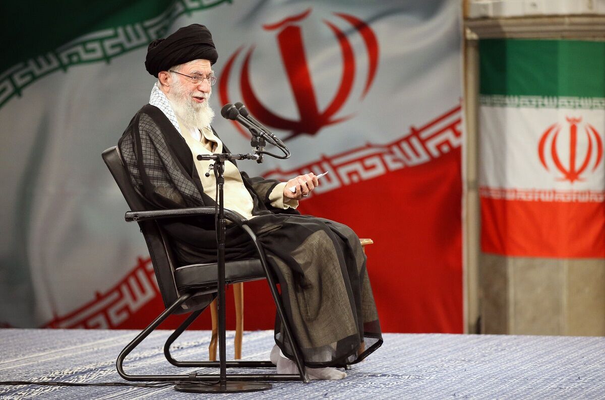 تصاویری از دیدار رهبر انقلاب با جمعی از خانواده‌های شهدا