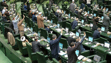 سرنوشت نامعلوم تحقیق‌وتفحص از اوقاف؛ چرا نمایندگان که می‌دانستند نیاز به اذن رهبری دارند این طرح را تصویب کردند؟