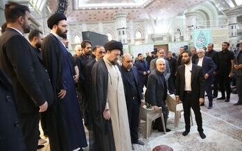 تصویری غم‌انگیز از اصلاح‌طلب معروف در کنار تابوت فرزندش + عکس