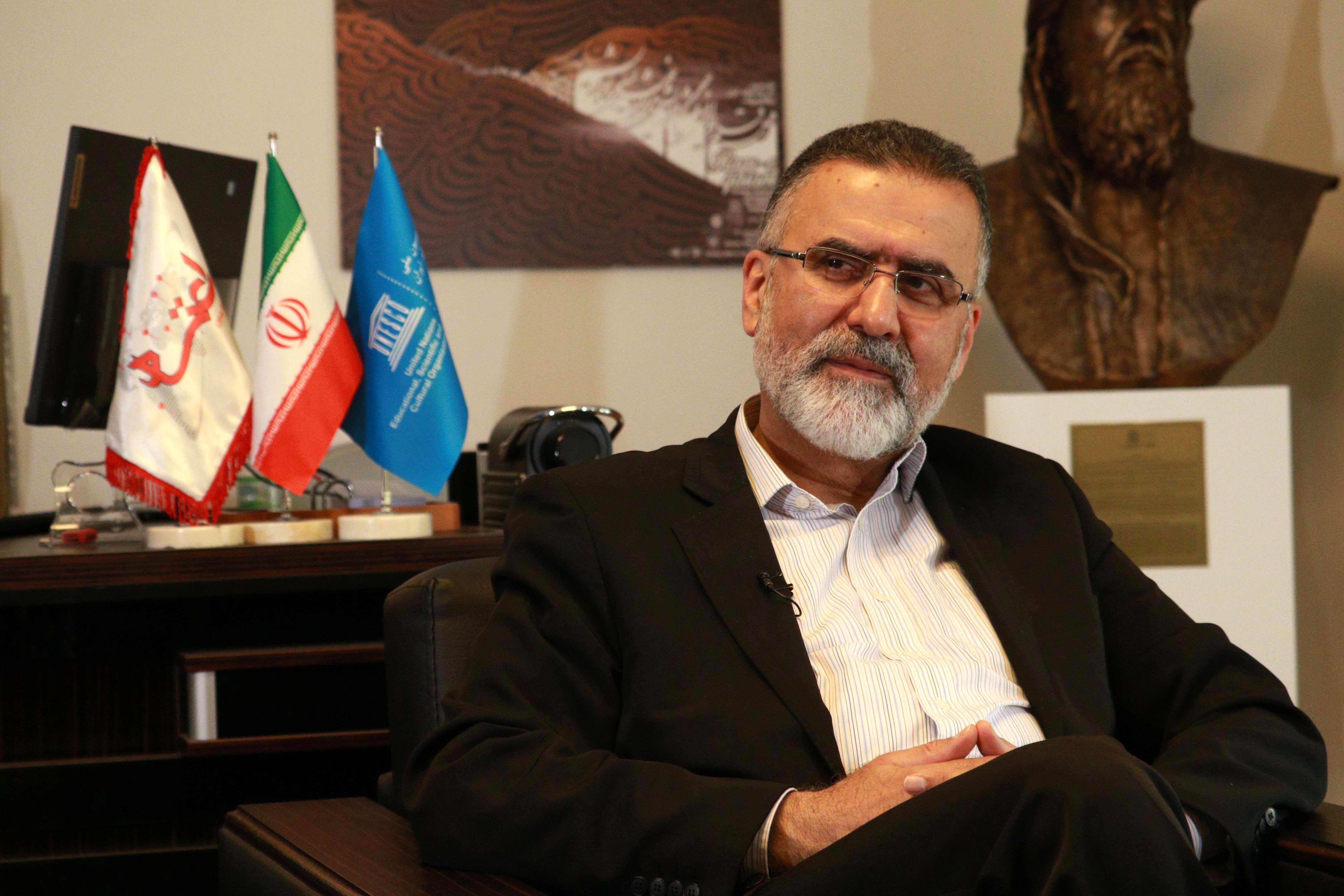 آفت زدایی از درخت تناور سینمای ایران...
تابرسد به آنکه من خواسته باشم