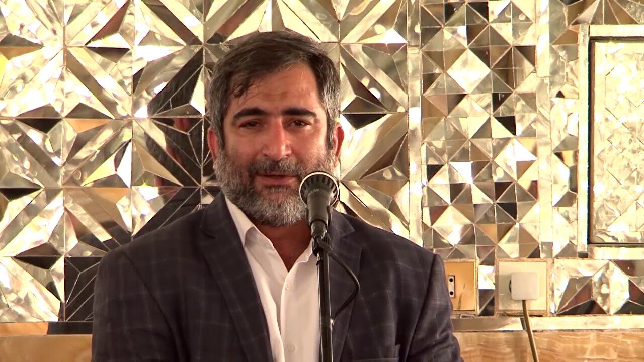 برخی از مداحان مبدع «اگزوزی‌خوانی» می کنند