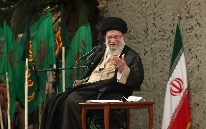 ببینید | پیدا شدن دست نوشته رهبر انقلاب برای آغاز عملیات سوسنگرد پس از ۳ دهه