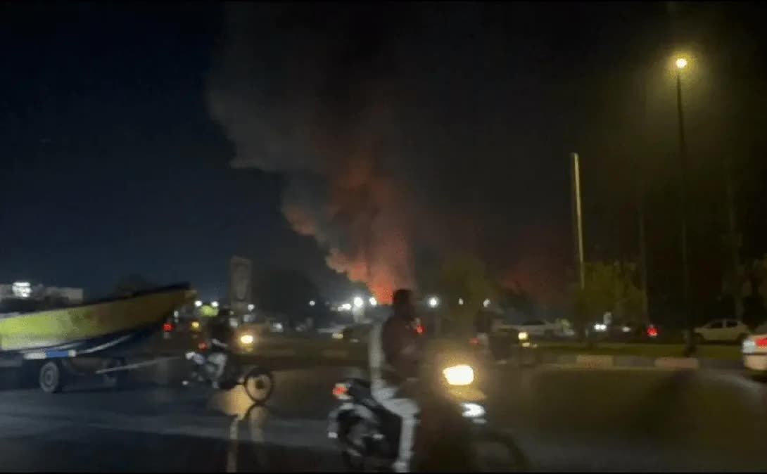  صداو‌سیما: چند نفر بر اثر اصابت ترکش پرتابه دشمن در اسکله تجاری سیریک مصدوم و به بیمارستان میناب منتقل شدند