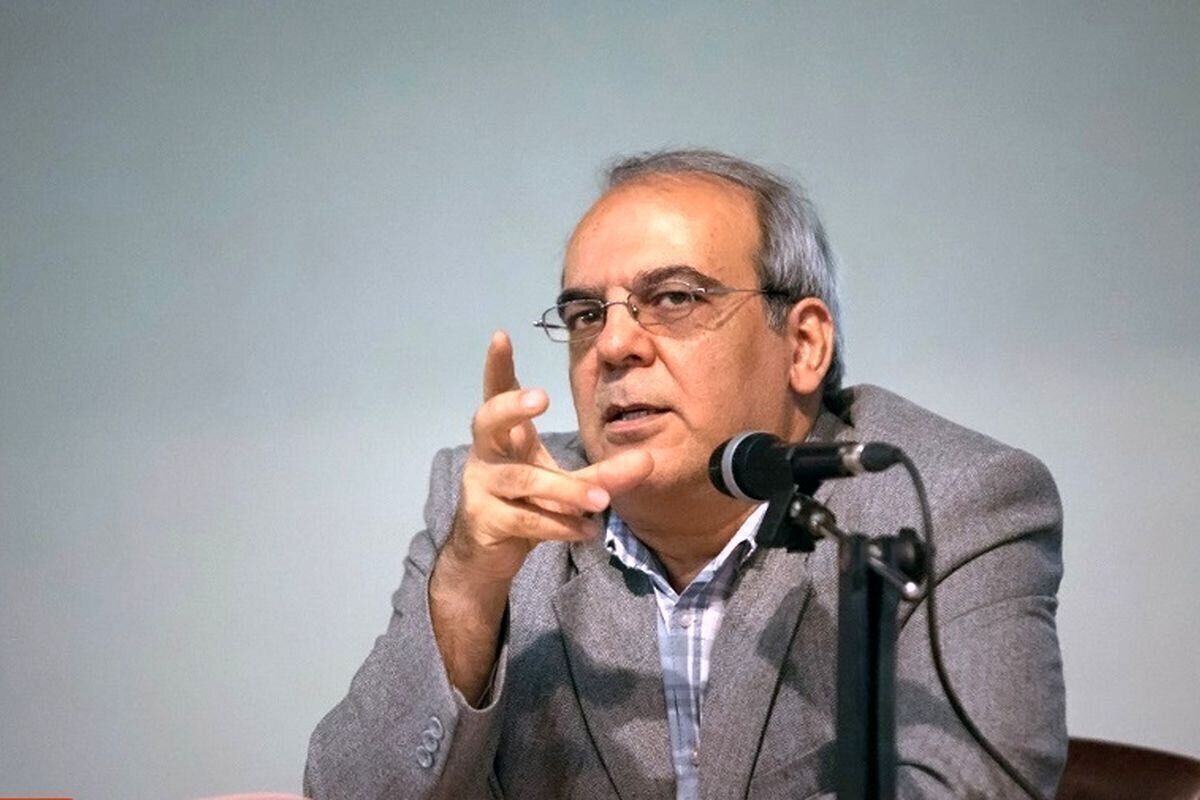 کنایه عباس عبدی به حدادعادل؛ مگر فضای مجازی در اختیار شماست که می‌خواهید آن را صاحب‌دار کنید؟