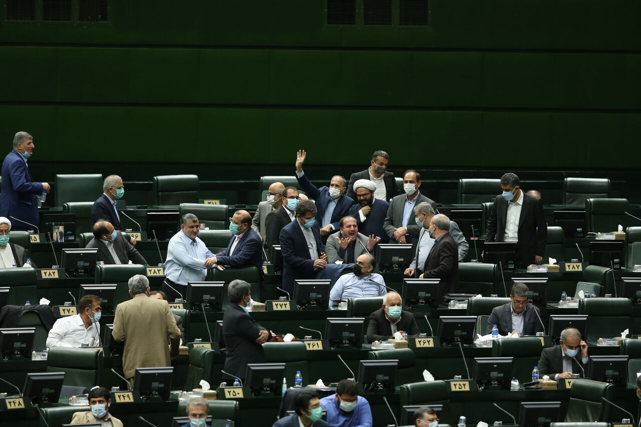 امضاها برای لغو مصوبه طرح صیانت از مرز ۱۵۰ امضا گذشت