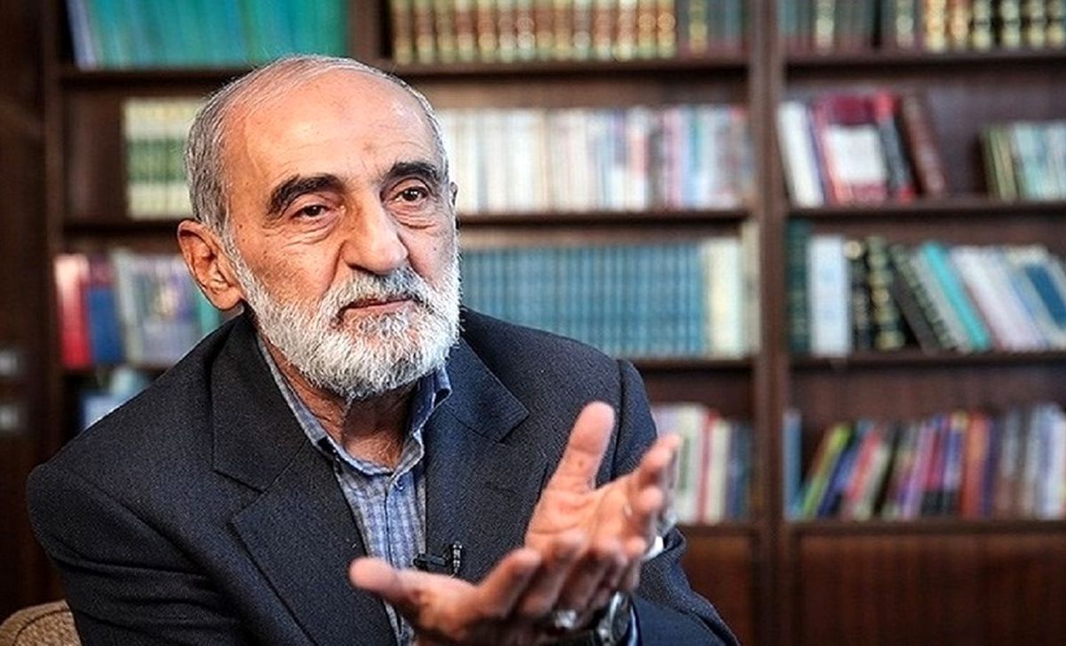 برگه بازجویی علیرضا اکبری منتشر شود وگرنه با مرور زمان فقط به درد کارخانه مقوا و کارتنسازی میخورد