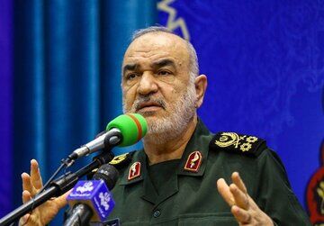 هشدار سردار سلامی؛ سپاه انتقام خون شهیدانش را می‌گیرد