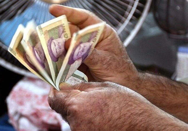 تنش میان مجلس و دولت بر سر افزایش حقوق کارکنان بالا گرفت؛ یک نماینده: دولت مرّ قانون را اجرا کند