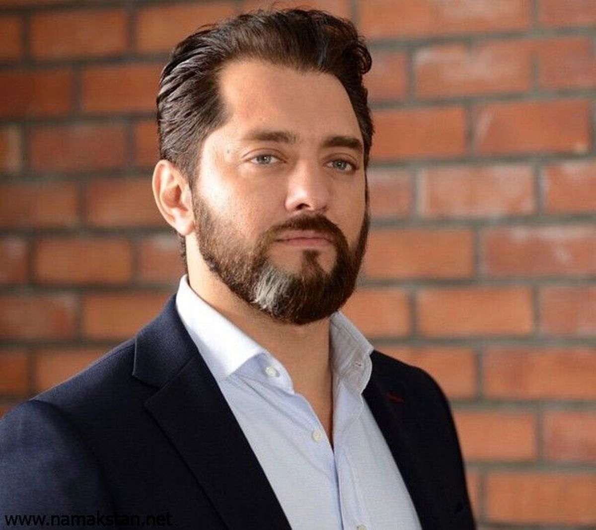 تصویری از بهرام رادان و همسرش در ساحل یونان