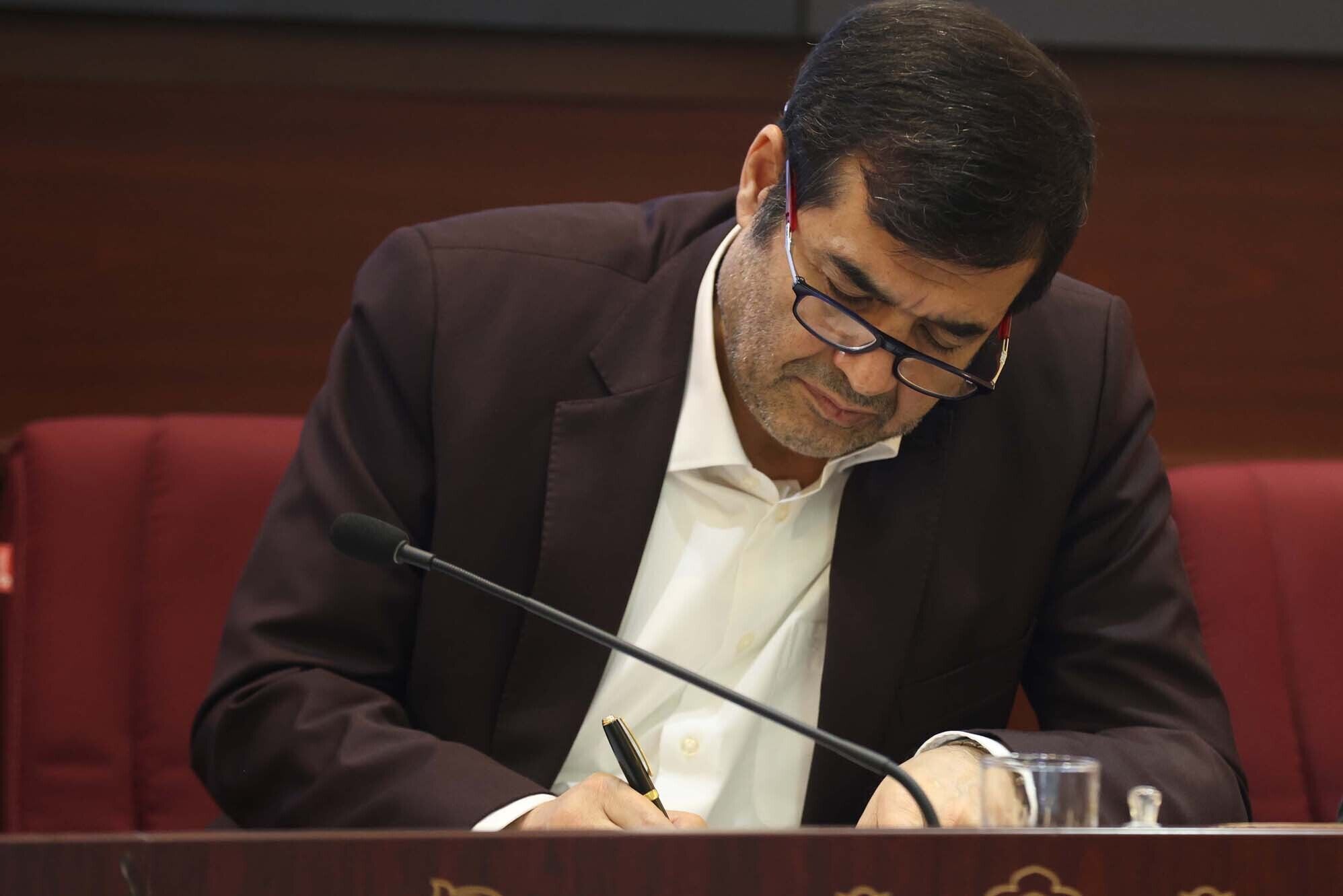 وزیر ورزش: پرچم دیگری جز پرچم ما در ورزشگاه‌ها باشد، می‌توانیم بازی را ادامه ندهیم