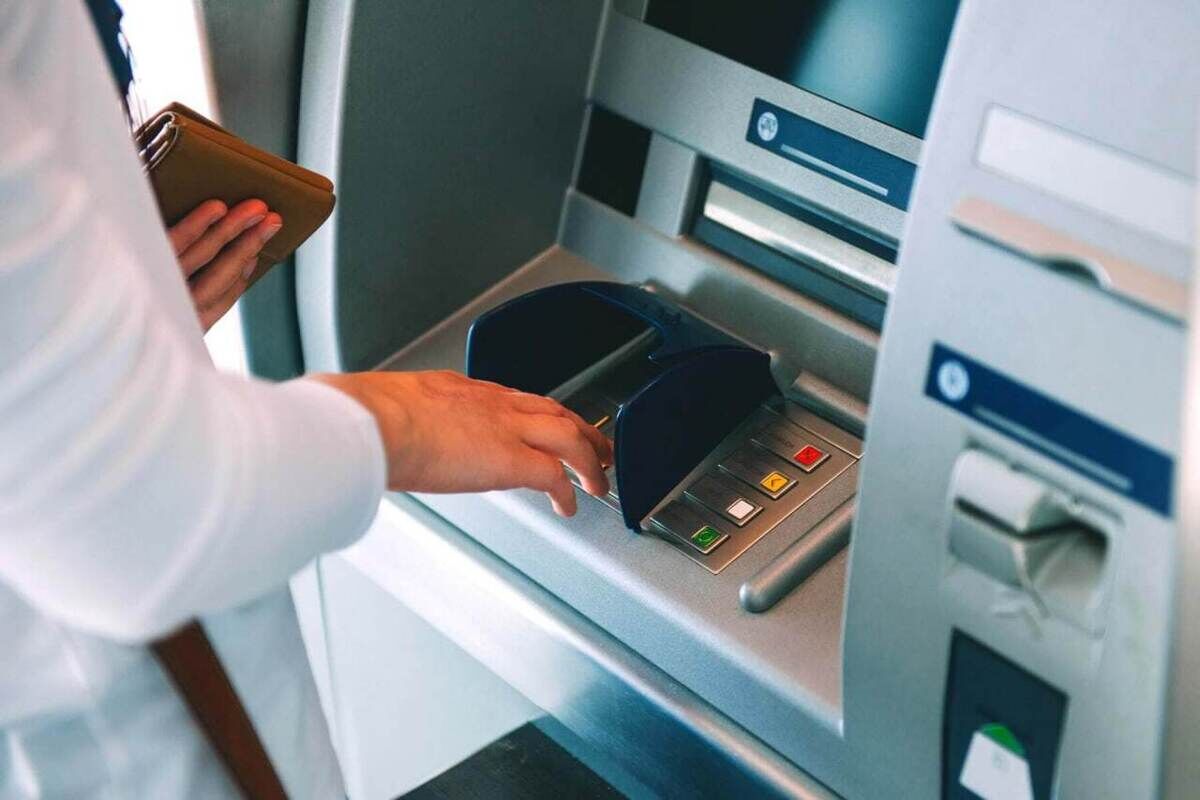 کابوس گیر افتادن کارت‌ بانکی در دستگاه خودپرداز

