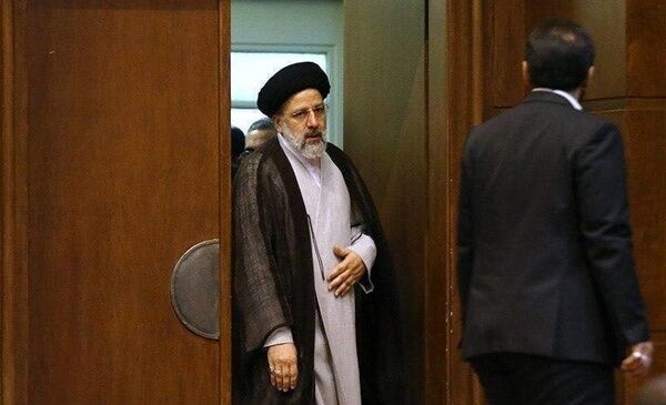 بانک مرکزی از خلق نقدینگی توسط بانک‌های خصوصی و دولتی جلوگیری کند