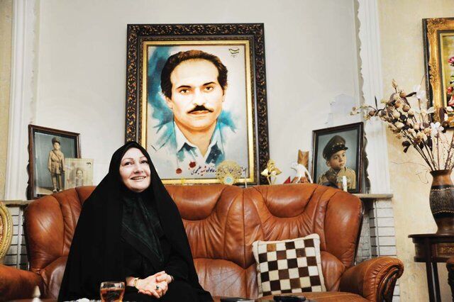 ۱۴ سال است که رنج می‌کشم و کسی ندید؛ تازه من همسر یک شهید شاخص هستم/ رسانه‌ها طوری تبلیغ کرده‌اند که انگار خانواده شهدا دارند از فرصت‌ها استفاده می‌کنند