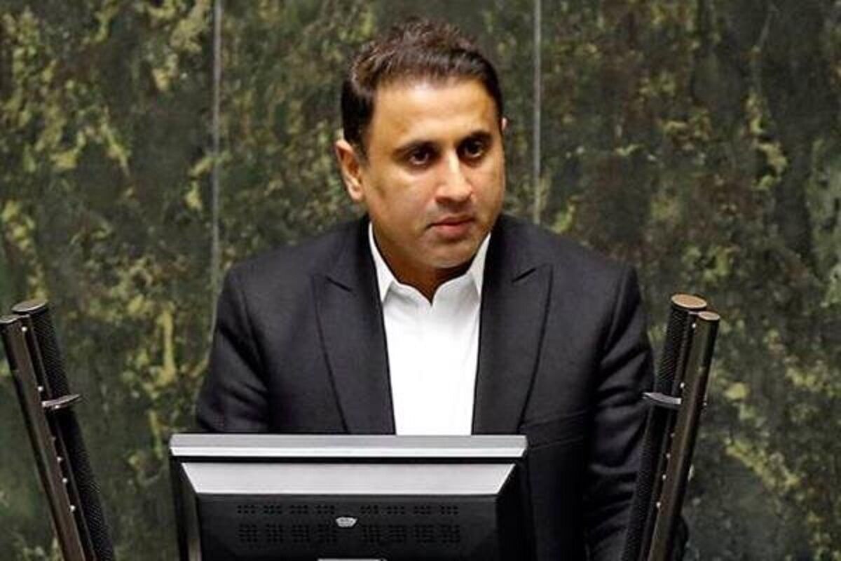 رئیسی مگر نمی‌گفت گشت ارشاد مدیران را راه‌اندازی می‌کنم؛ همین چند شب پیش یکی از مسئولان عالی سابق کشور مراسم دخترش را در هتل اسپیناس پالاس برگزار کرد