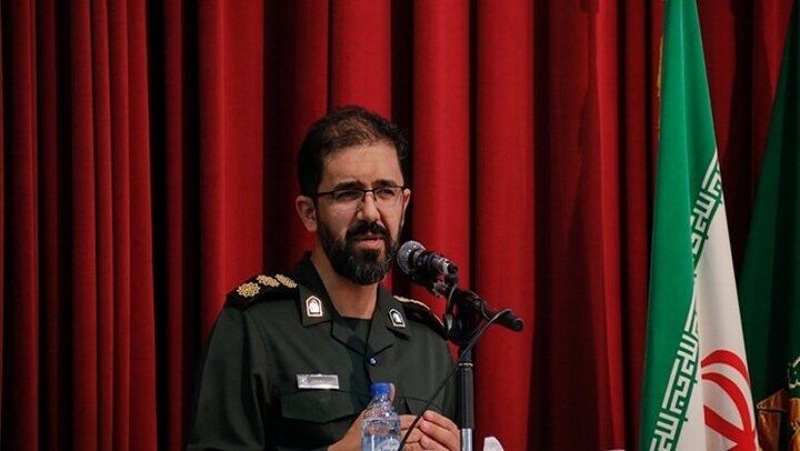 توصیه یک فرمانده سپاه به بسیجیان: مانند بچه‌های حماس و جهاد اسلامی که زیر آوار زندگی می‌کنند شما هم مقاومت کنید