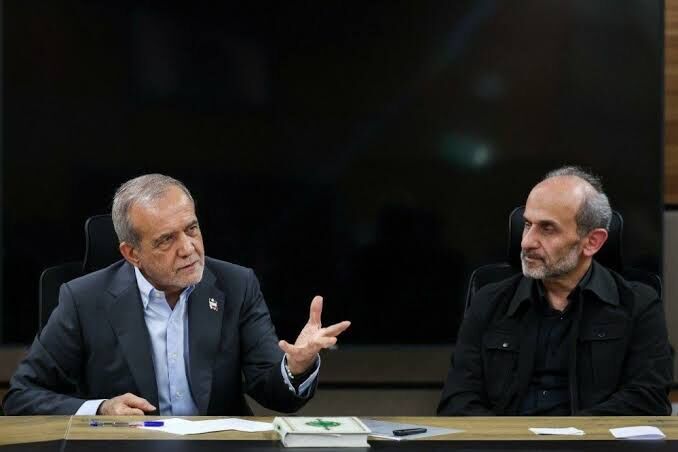 روزنامه اعتماد خبر داد: درخواست پزشکیان برای تغییر جدی رویکرد در صداوسیما / ماجرای تذکر جدی و صریح رئیس‌جمهوری به پیمان جبلی چه بود؟