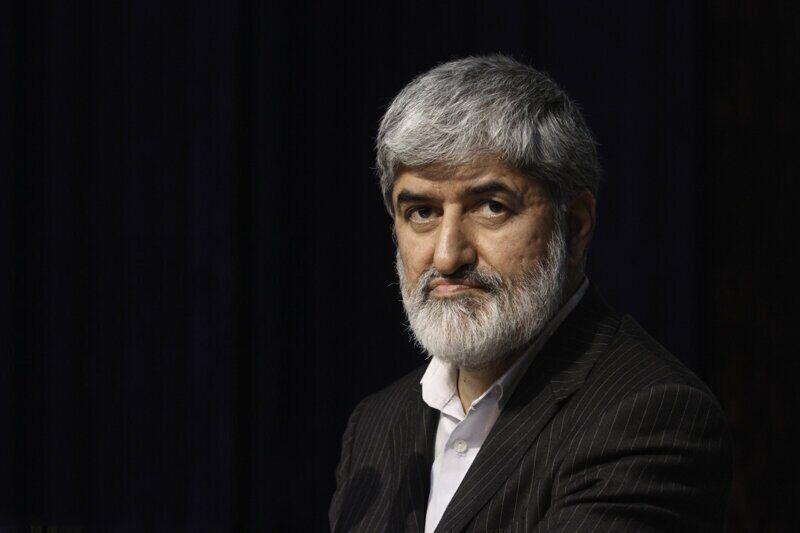 واکنش علی مطهری به جنجال ممنوعیت دف زدن یک خانم در مراسم سالگرد شهید مطهری؛ به لاک غلیظ ناخن‌هایش معترض بودند + عکس