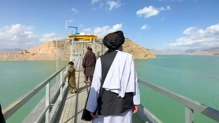افغانستان با سیمان ایرانی آب را روی ایران سد می‌کند!