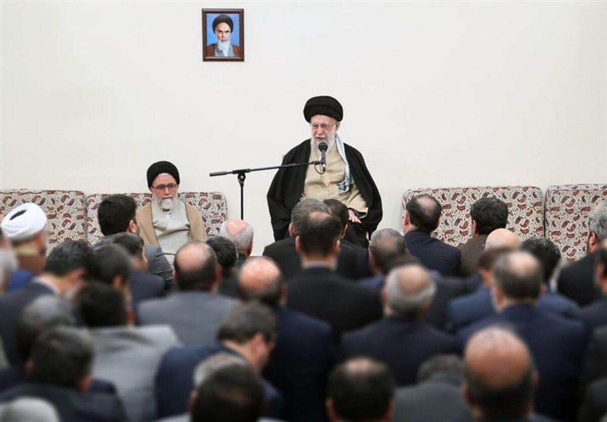رهبر انقلاب: وزارت اطلاعات مجموعه‌ای واقعاً انقلابی و پایبند به انقلاب است / وزارت اطلاعات با همه دولت‌ها باید همکاری کامل داشته باشد 