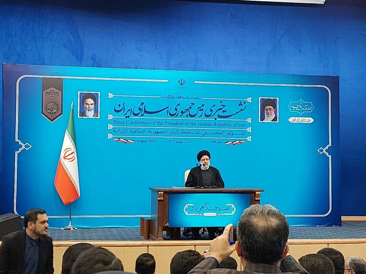 جامعه ملتهب نیست؛ آنهایی که در مقابل انقلاب‌اند ملتهب هستند