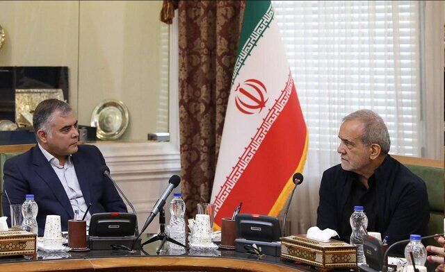 بازدید سرزده پزشکیان از وزارت نفت
