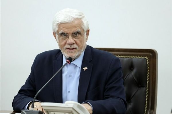 عارف: مردم فراتر از انتظار ظاهر شدند و مجبور شدیم امروز را هم تعطیل کنیم / اجرای منویات رهبر شهید وظیفه‌ای سنگین‌تر برای دولت است