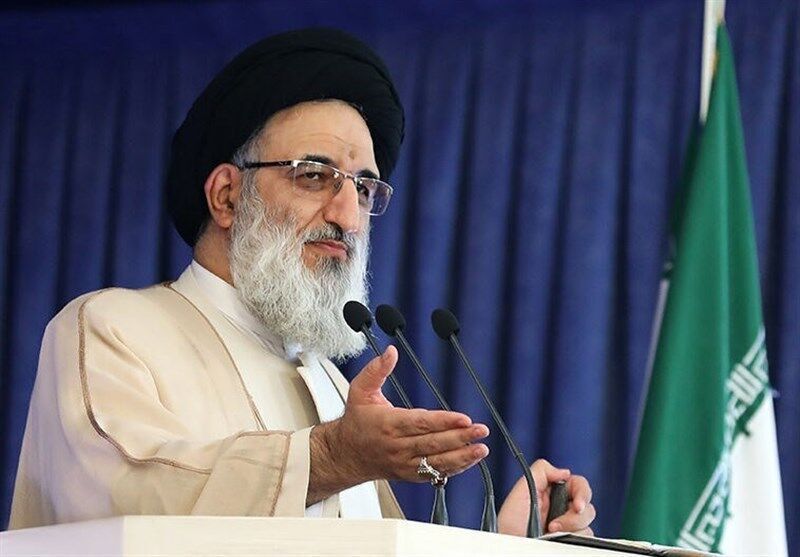  وضعیت افتضاح حجاب یکی از دلایل قطع شدن نزولات آسمانی است / برخی از مجتمع‌های تجاری که وارد می‌شویم انگار در یک کشور اسلامی زندگی نمی‌کنیم! 