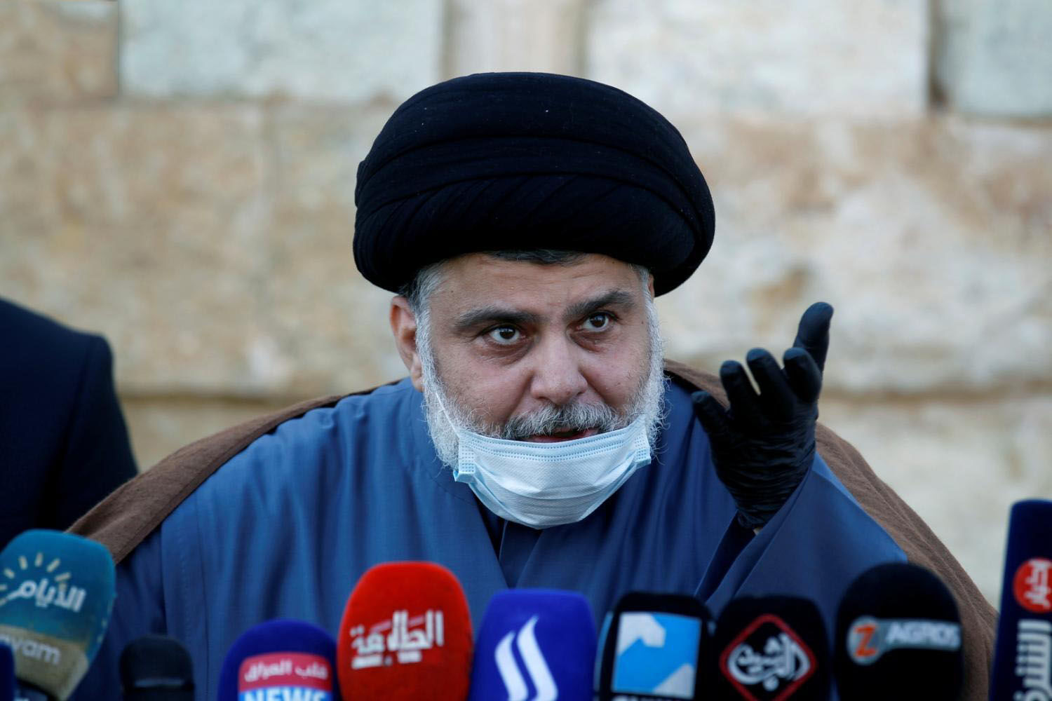 آغاز تجمع حامیان صدر برای برگزاری نماز جمعه