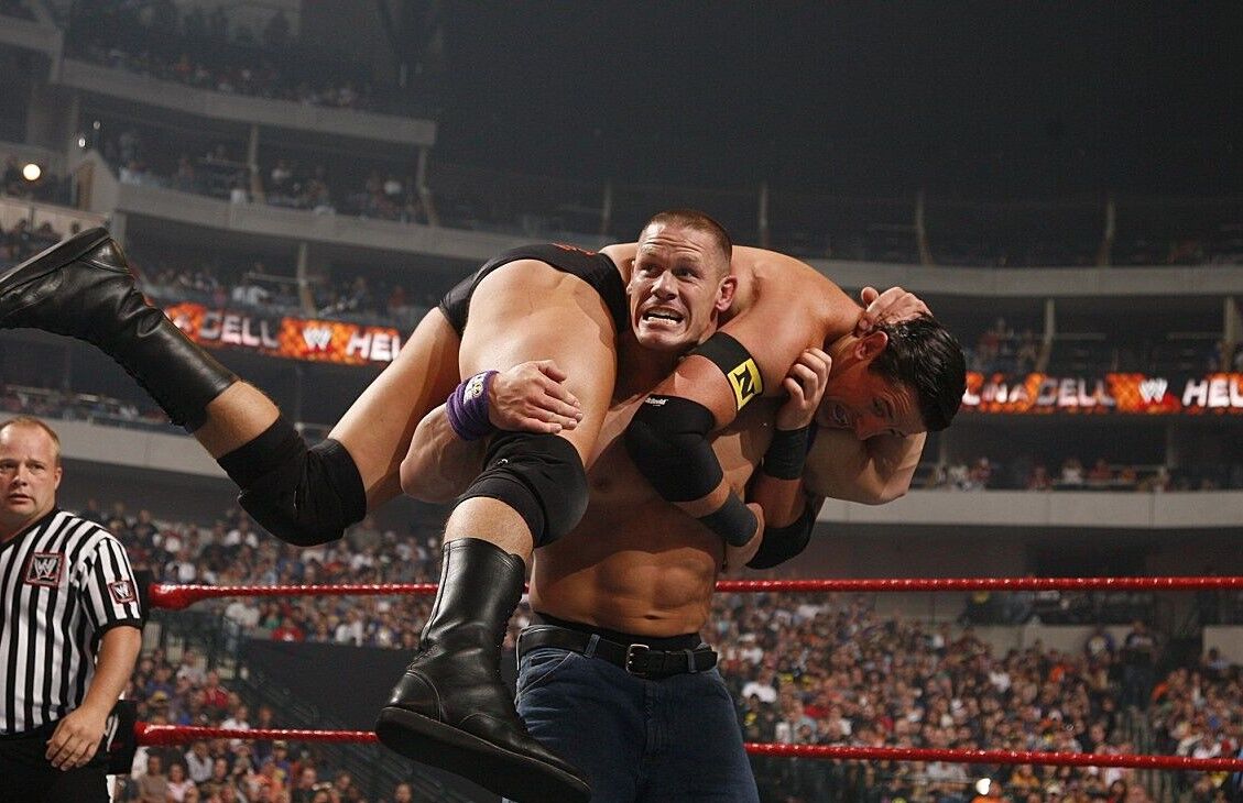 تصاویر جان سینا و همسر ایرانی‌اش در خیابان‌های لندن