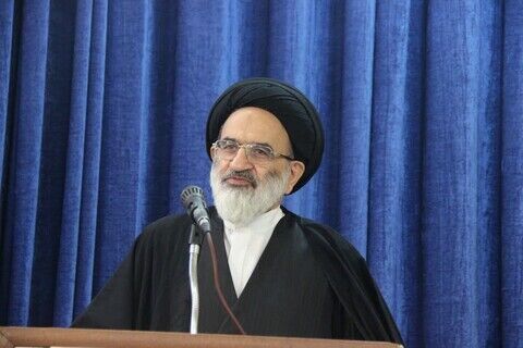 ضربه سکوت خواص کمتر از «اغتشاشگران» نیست/ هنرمندان سر سفره این نظام نشسته‌اند؛ سکوت نکنند