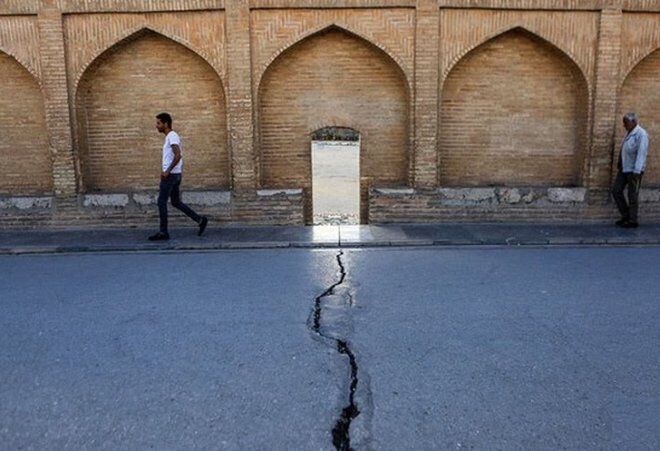 فرونشست زمین چه بلایی بر سر بناهای تاریخی ایران می‌آورد؟