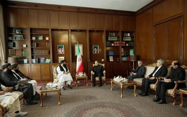 دیدار وزیر خارجه طالبان با عراقچی