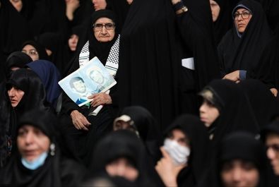 دیدار رهبری با بانوان