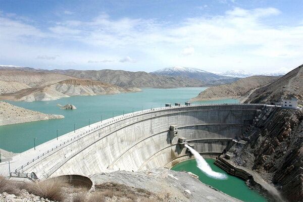 اعتماد گزارش داد: وضعیت سدهای تهران بحرانی است؛ کاهش بی‌سابقه آب سدهای لار، لتیان، ماملو و کرج