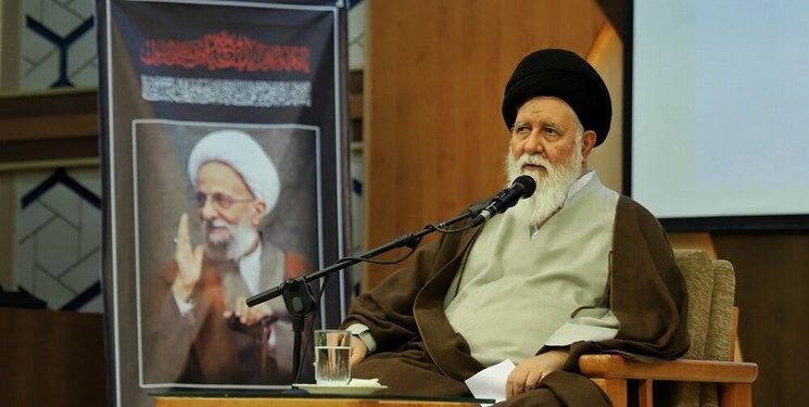 آیت‌الله مصباح در دوره اصلاحات با عناصر انحرافی و زاویه‌دار با ولایت مقابله می‌کرد