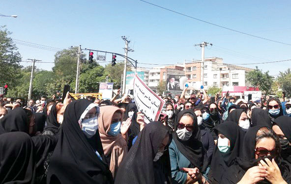این هم نتیجه سوءمدیریت در دولت‌های دو دهه گذشته: اعتراضات «آب» در سه شهر/ وعده‌های مسئولان برای آبرسانی صرفا تلاشی برای فرو نشاندن اعتراضات مردمی است