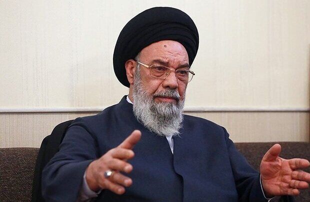 خانمی که استخدام شده حجاب را کنار گذارد شرط استخدام را از دست می دهد