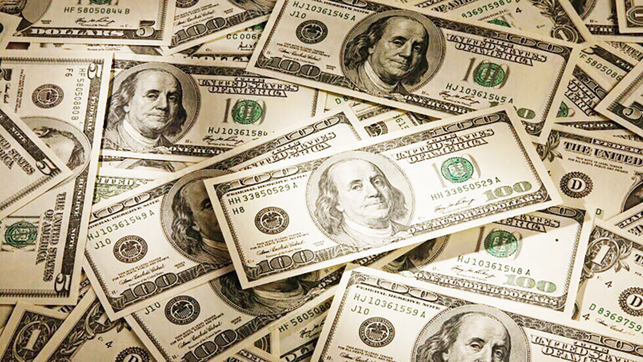 مردی از همسرش به دلیل افشای راز یک میلیارد دلاری شکایت کرد