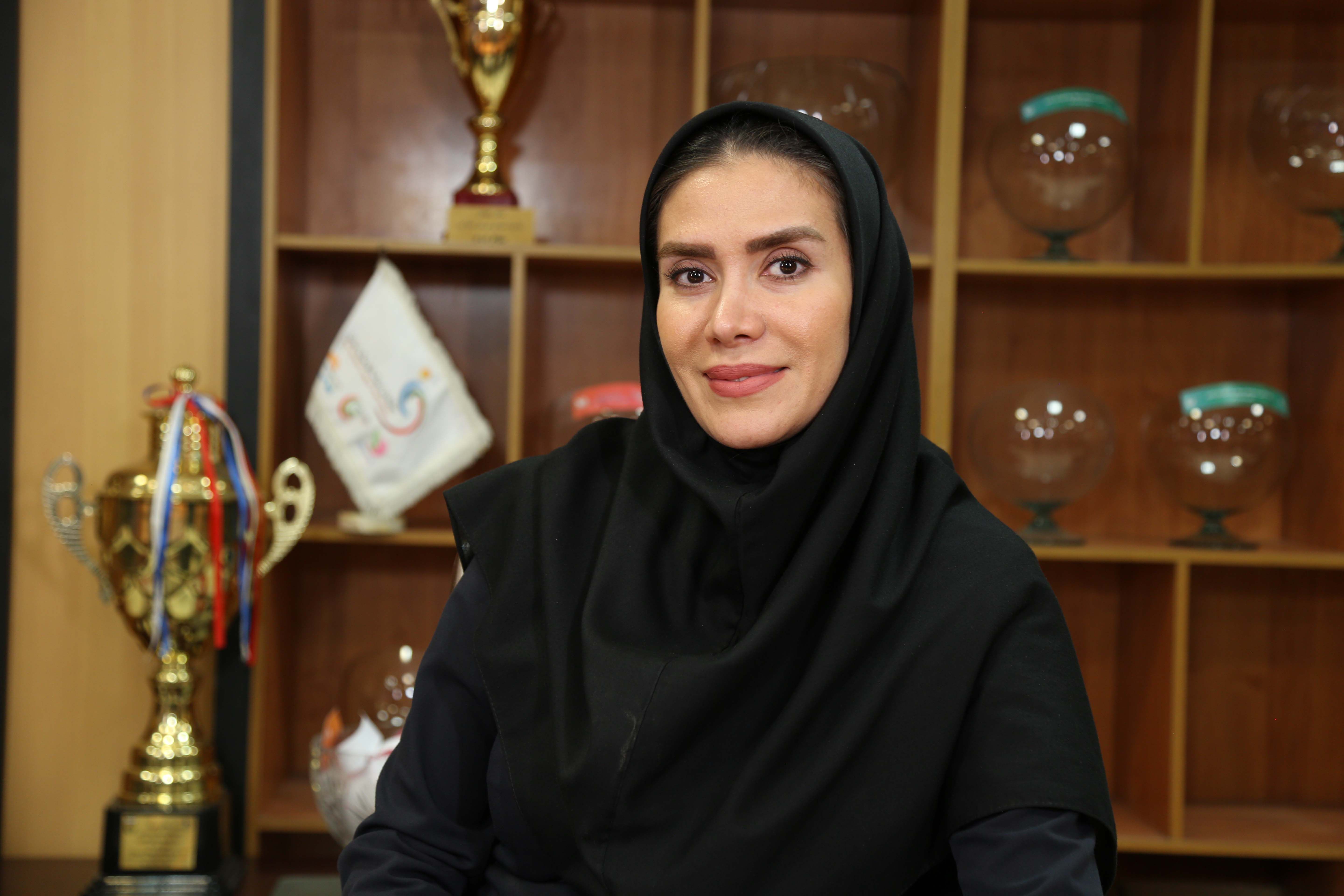 کاش زنان همیشه روی بیلبوردها باشند نه در مواقعی خاص/ مجوز پخش بازی‌های لیگ برتر زنان را گرفتیم