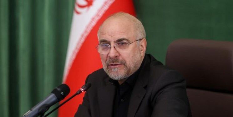 دشمنان انقلاب با وجود اختلافاتی که دارند مقابل ما متحد شده اند