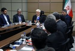 انتقاد عارف از صداوسیما و برخورد دوگانه مخالفان اینترنت: آن‌که می‌گوید اینترنت بد است، چرا خودش اینترنت سفید دارد؟