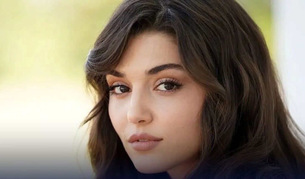 ژست‌های متفاوت هانده ارچل روی جلد یک مجله مشهور + تصاویر