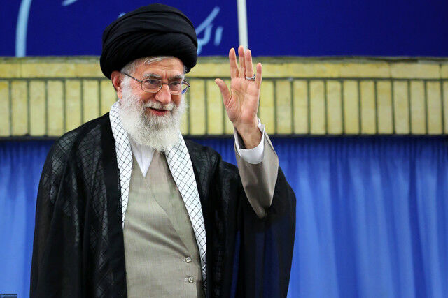 ببینید | انتشار برای اولین بار؛ ویدئویی از زیارت خانوادگی رهبر انقلاب از امامزاده علی‌ابن محمدباقر (ع) 